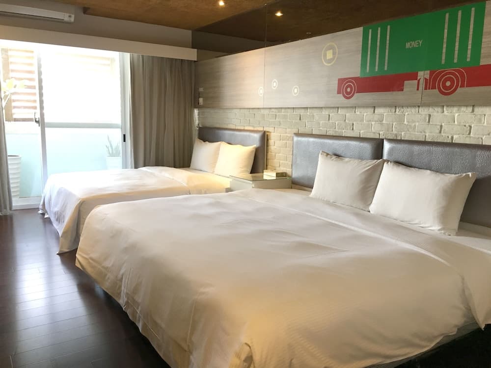 R8 Eco Hotel