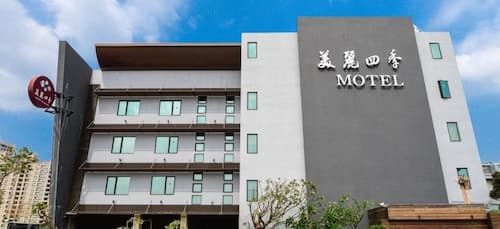 Merry Season Motel