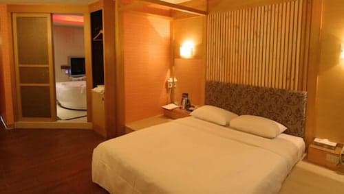 Shinyseasons Motel