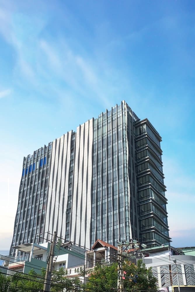 Danang Han River Hotel