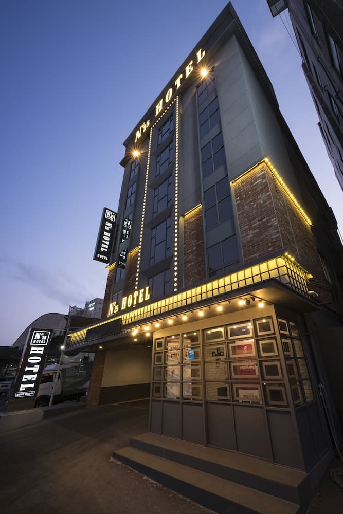 No. 25 Hotel