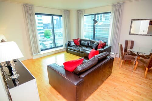 Canary Wharf - Corporate Riverside Apartments