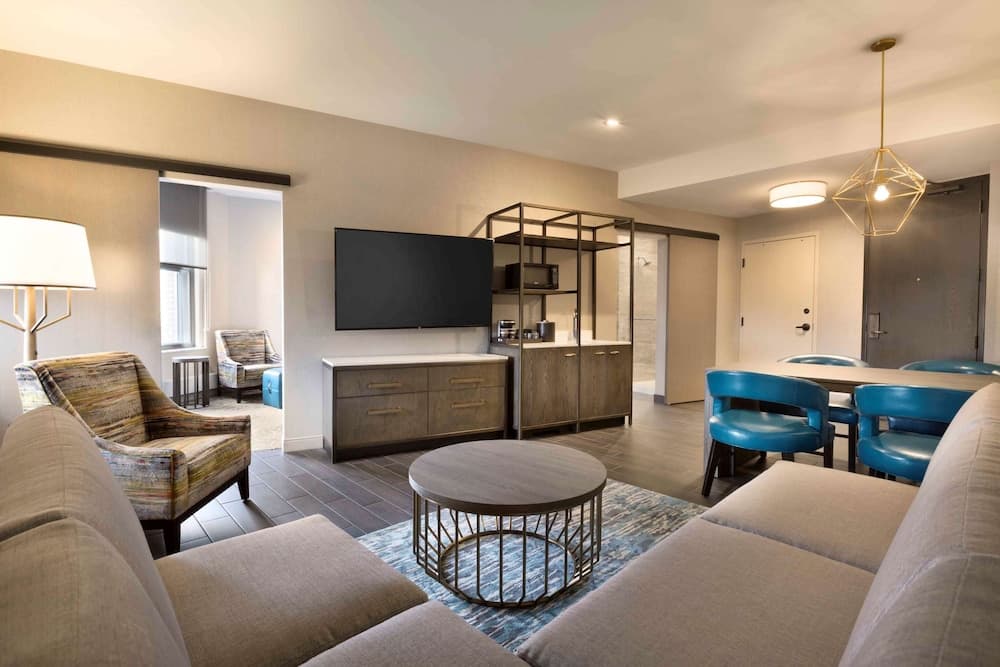 Embassy Suites by Hilton Minneapolis Downtown