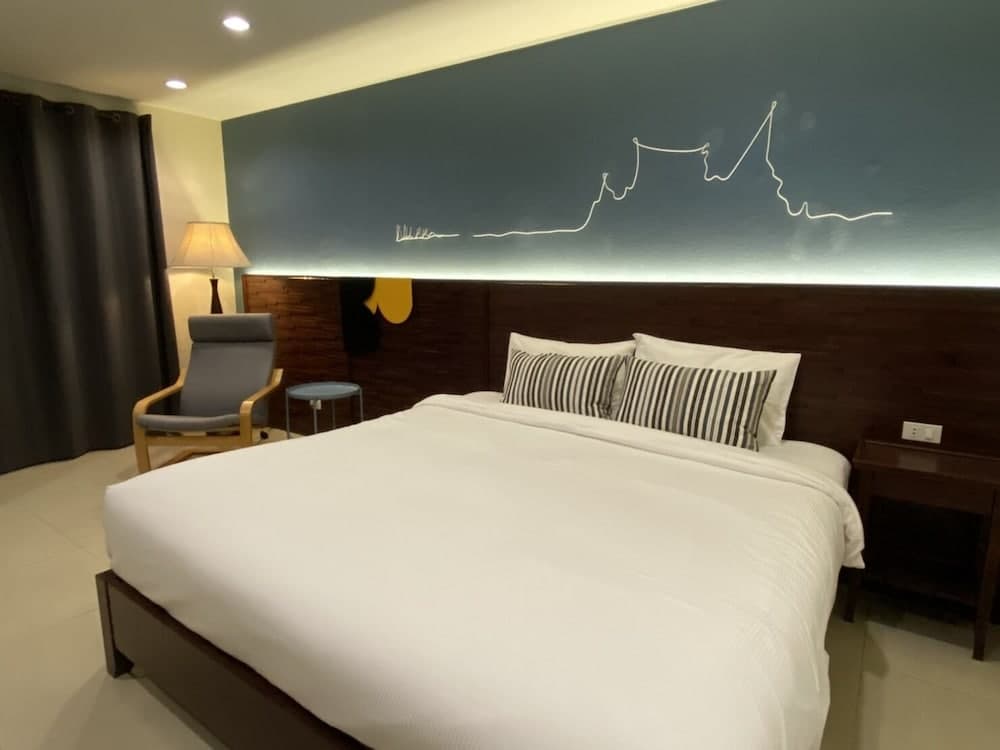 The Royal Bee Apart Hotel