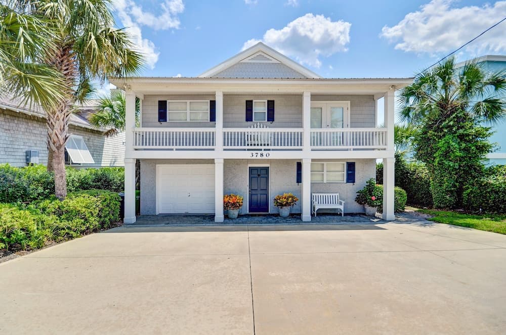 Dog Friendly Ground Level Duplex by RedAwning