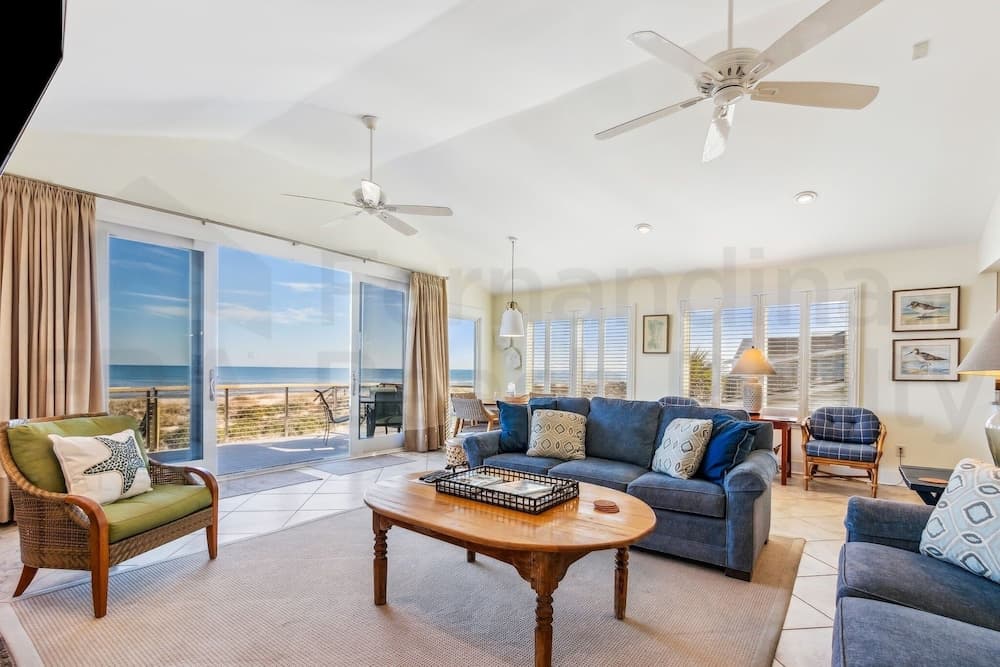 South Fletcher Spacious Family Friendly Home by RedAwning