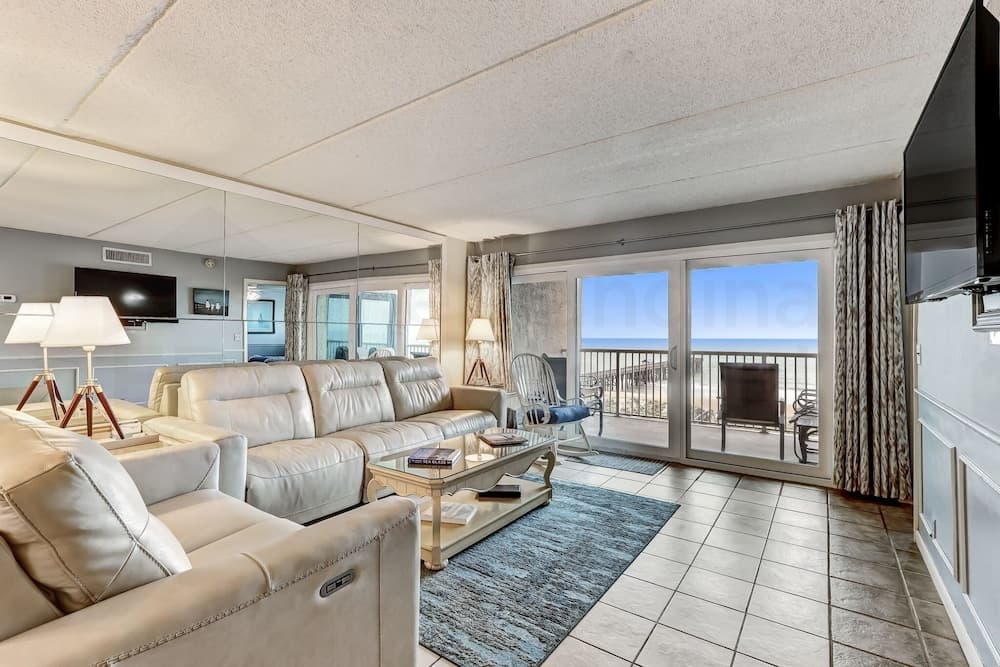 Comfortable Condo With Beautiful Ocean view by RedAwning