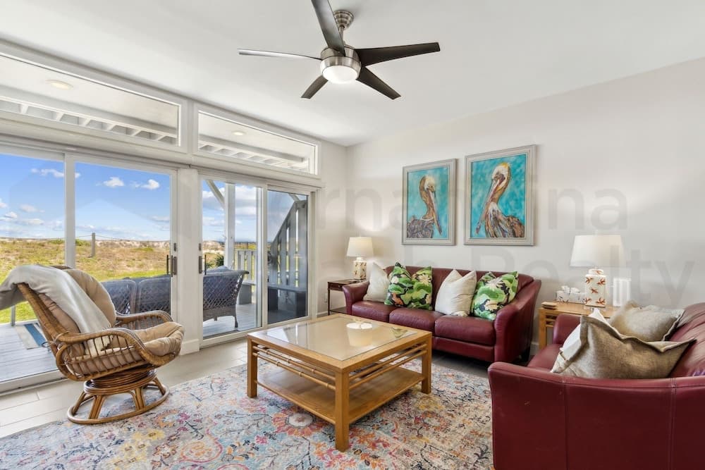 Oceanside Townhouse with Ocean View and Access to the Deck by RedAwning