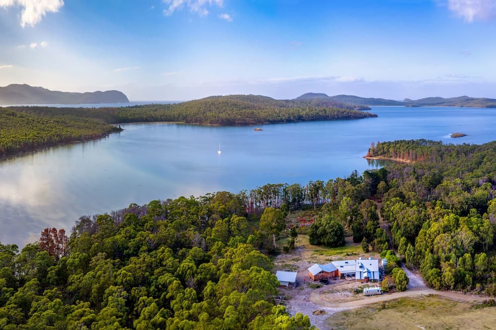 Bruny Island Lodge