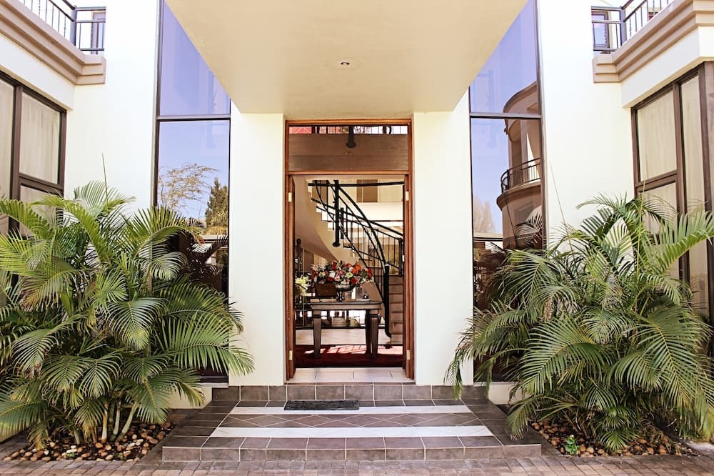 Casa Flora Guesthouse