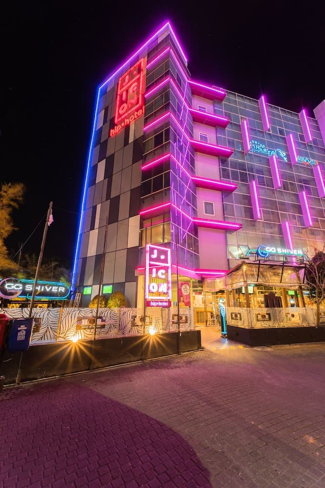 J Icon Hip Hotel