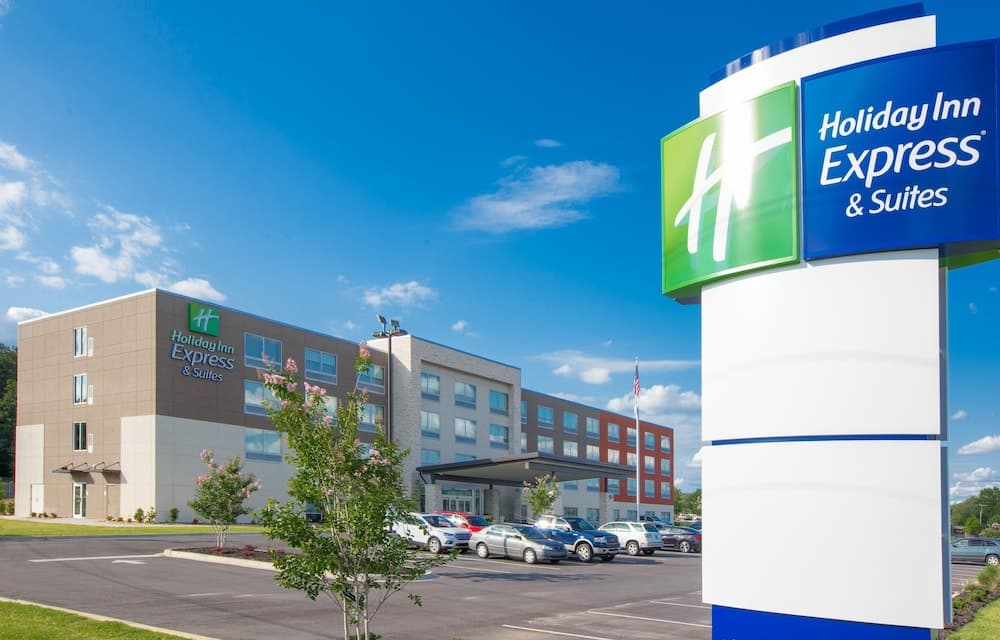 Holiday Inn Express & Suites Greenwood Mall by IHG