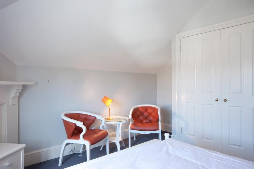 Lowena Cafe and Accommodation