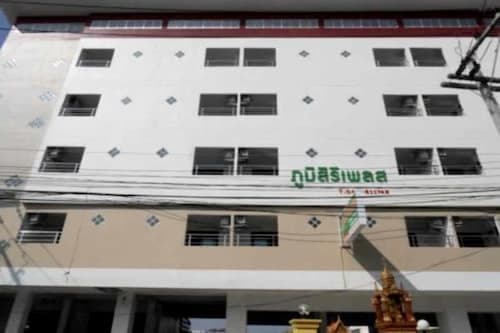 Poomsiri Place