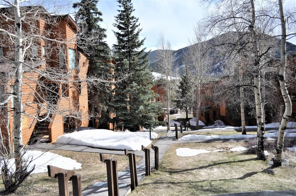 Tennis Townhome 2 Bed 2.5 Bath