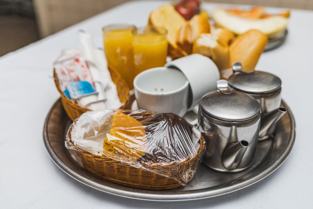 Odada yemek servisi
