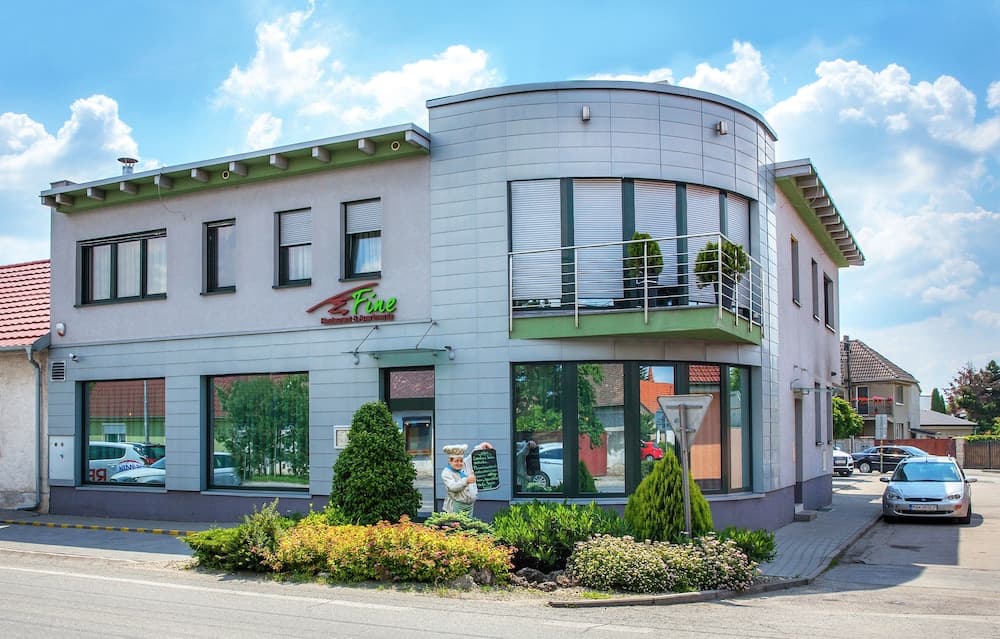 Fine Restaurant & Apartments