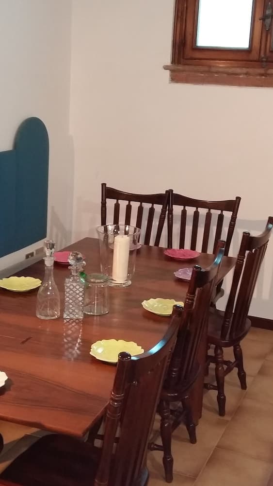 Odada yemek servisi