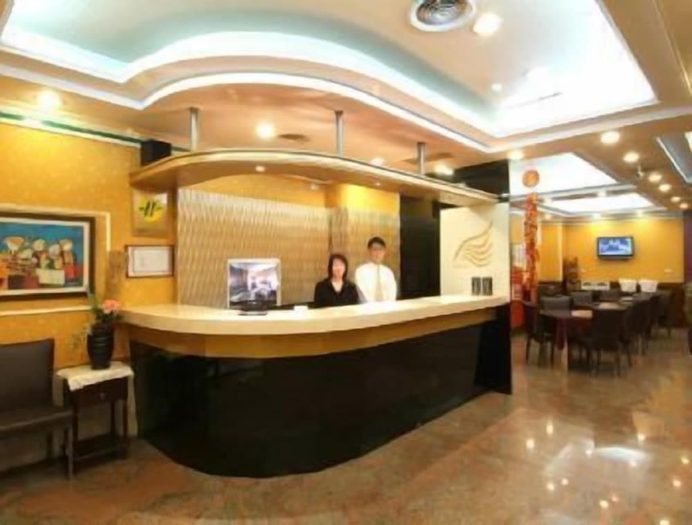 Golden Swallow Hotel