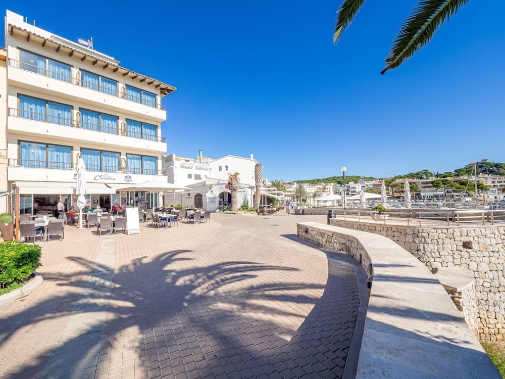 Hostal Port Corona