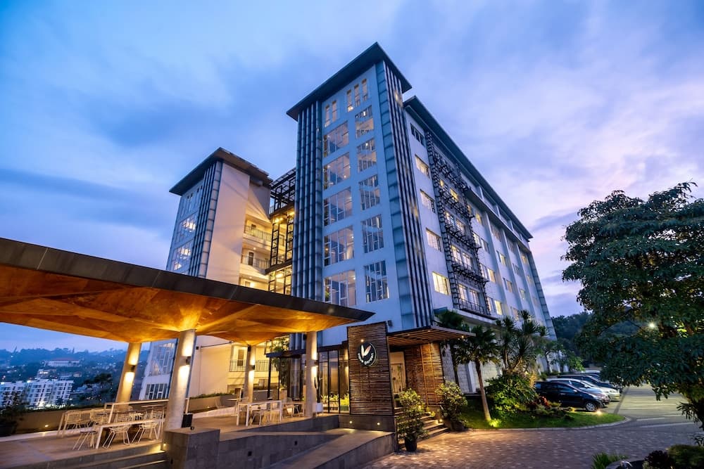 Clove Hotel