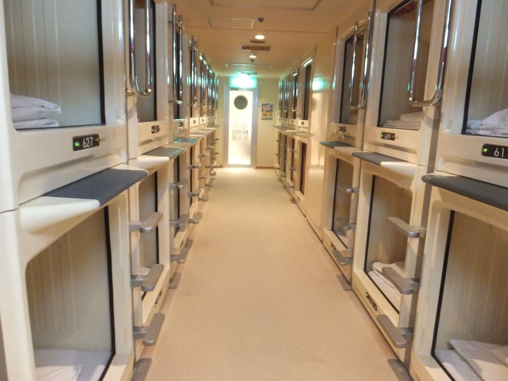 Capsule Hotel Wellbe Sakae - Caters to Men