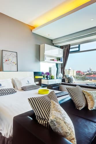 Naki Suites at Silvertown