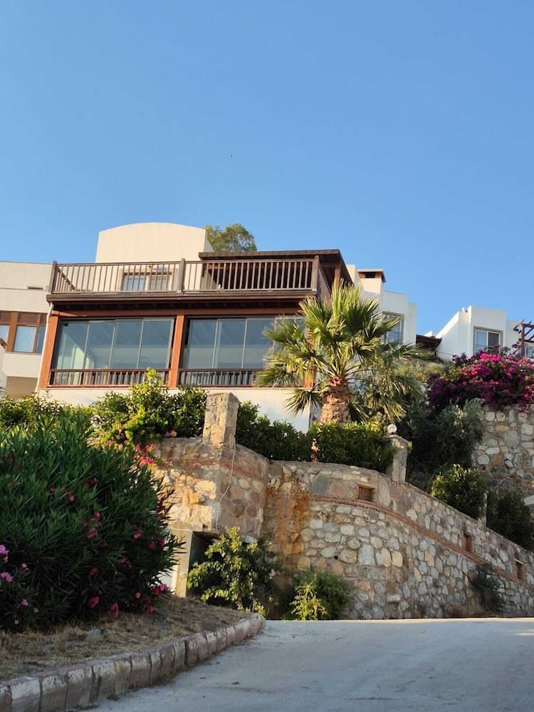 Ibak Sunny Houses