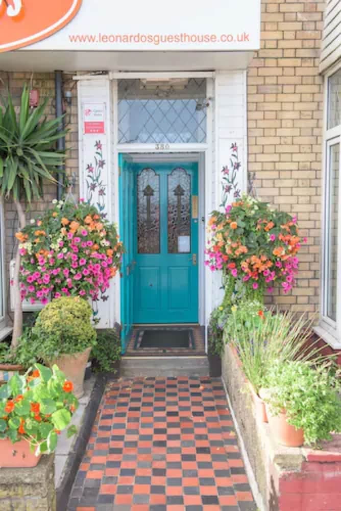 Leonardo's Guest House