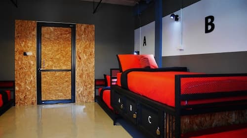 Amity Poshtel - Hostel