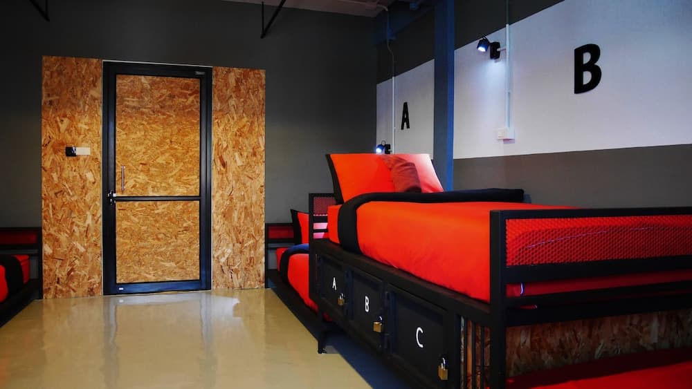 Amity Poshtel - Hostel