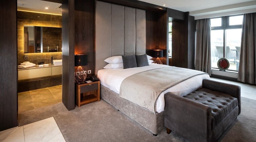 Ten Square Hotel