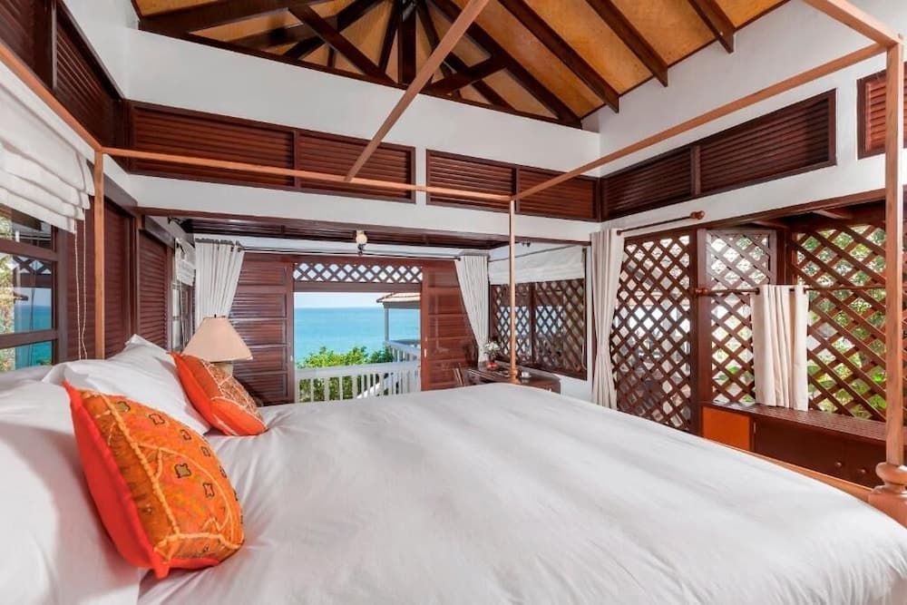 Baan Khunying – Secluded Phuket Beachfront Villa