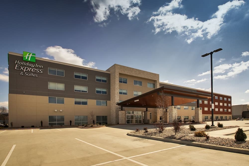 Holiday Inn Express & Suites Mount Vernon by IHG