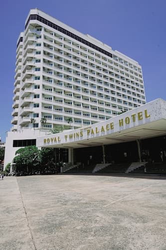 Royal Twins Palace Hotel