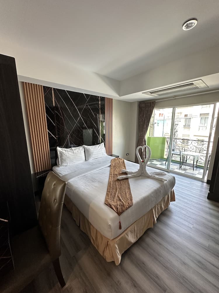 Maleez Lodge Hotel and Restaurant