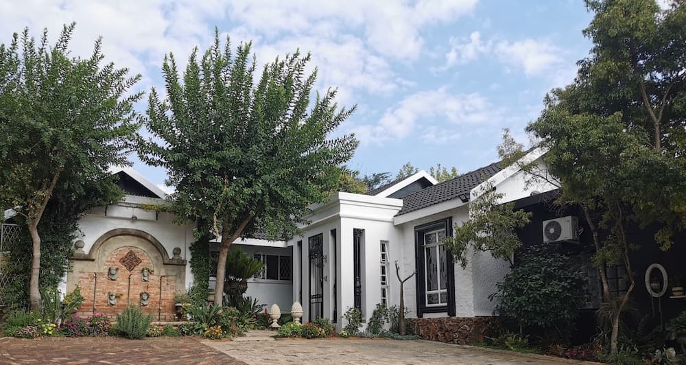 At 98 on Lynburn Guest House