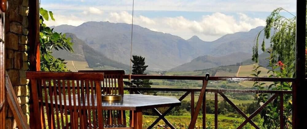 MontMartre Chalets and Guest House