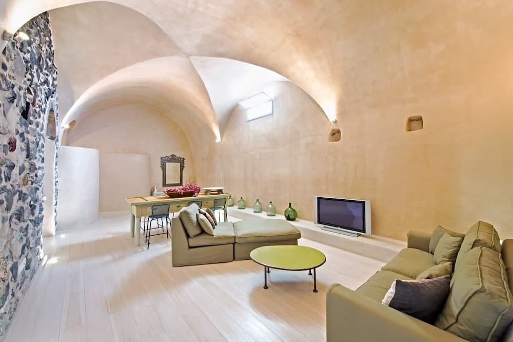 Pyrgos Old winery villa