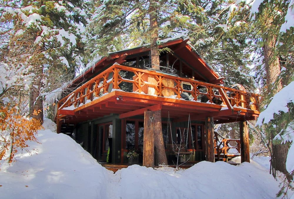 Treehouse by the Stream