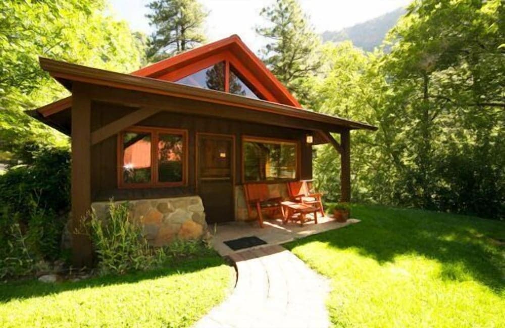 Orchard Canyon on Oak Creek