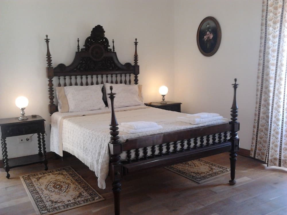 Historical Charming Vintage Villa with 4 bedrooms & country views 4 Villa by RedAwning