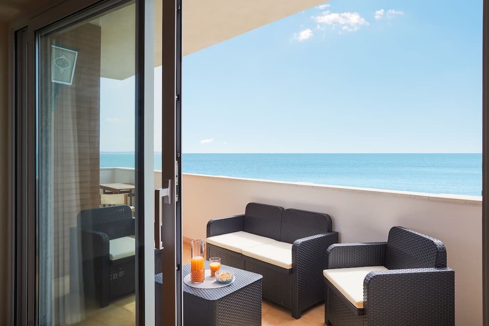 Orizzonte Casesicule, Fantastic Sea View with Balcony and Big Windows, Wi-Fi