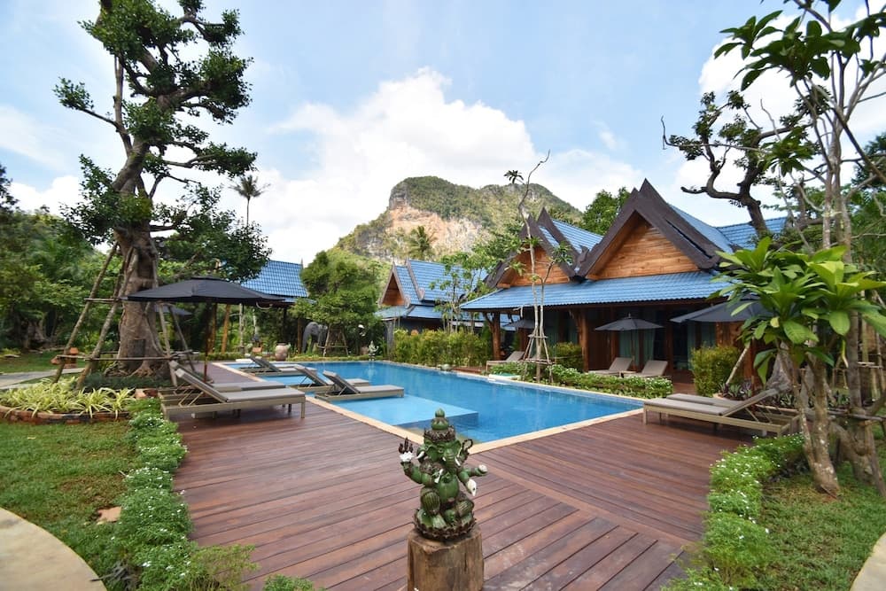 The Nine Thipthara Klongson Resort