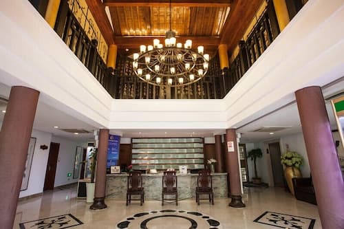 Yurong West Lake Cottage Resort Hotel