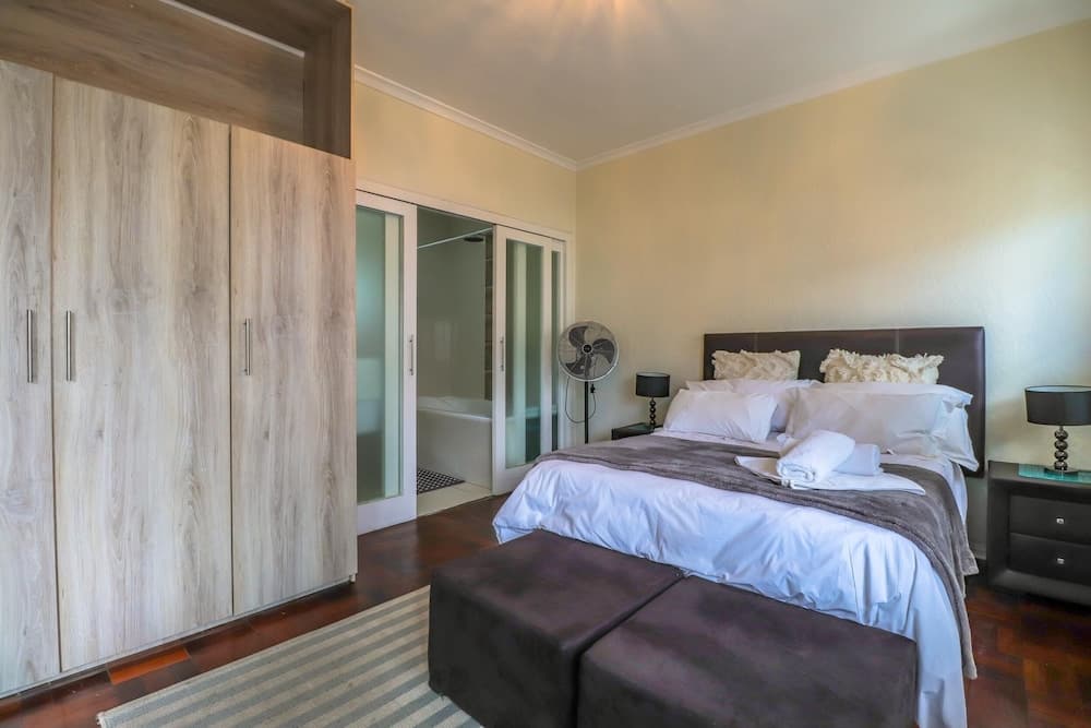 Eaton Square 2 by CTHA