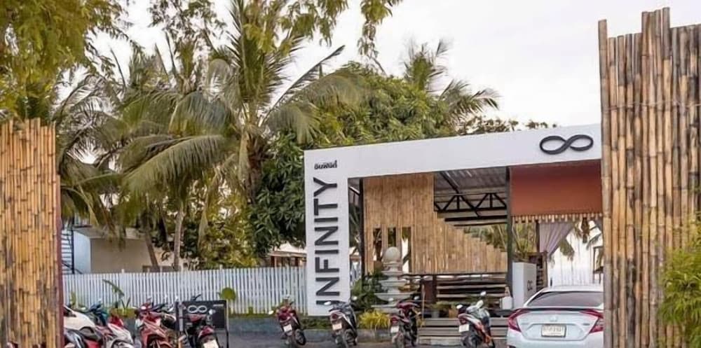 INFINITY Beach Club - Hostel