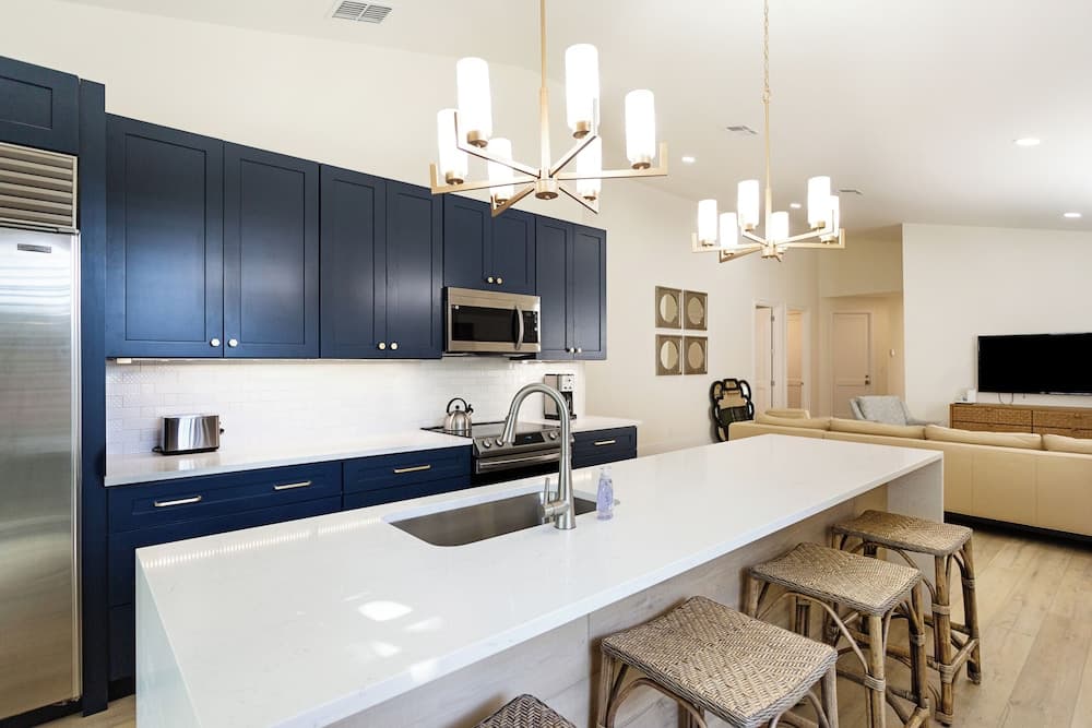 Tuscan Vacation Rental. Stylish 3-Bedroom Getaway Near Vanderbilt Beach Enjoy a Private Pool, Spacious Layout, and Modern Comforts Perfect for Families, Groups, and Pet-Friendly Stays