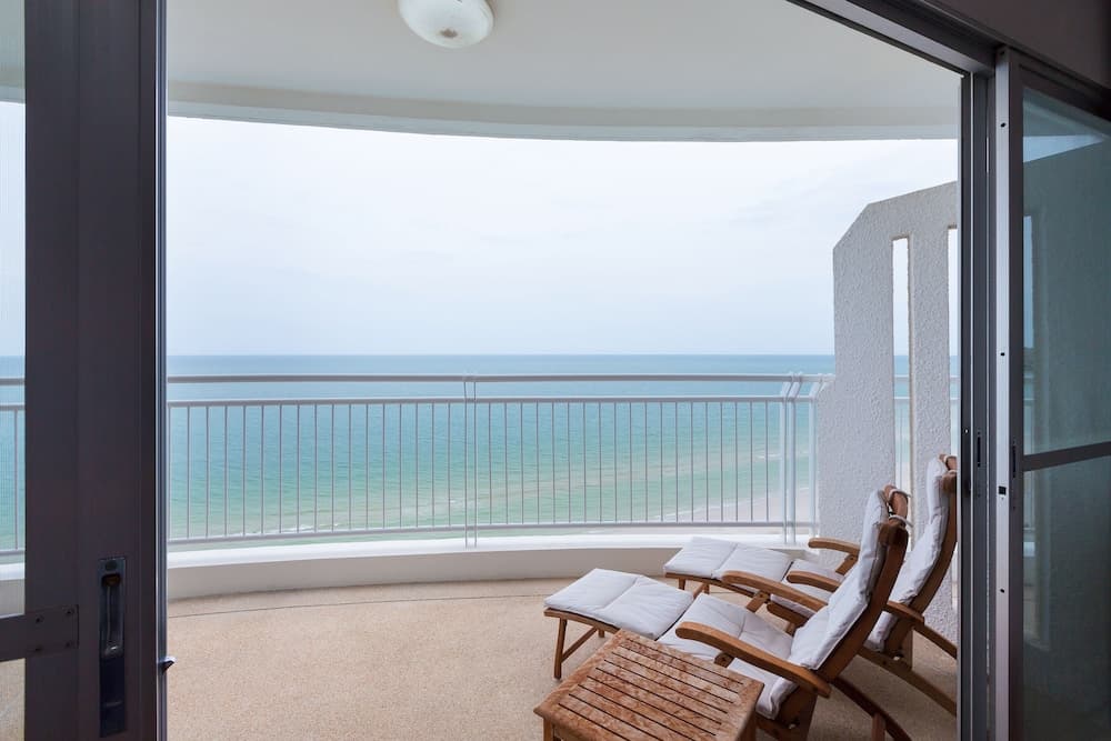 Baan TiewKlurn Beachfront Condomium