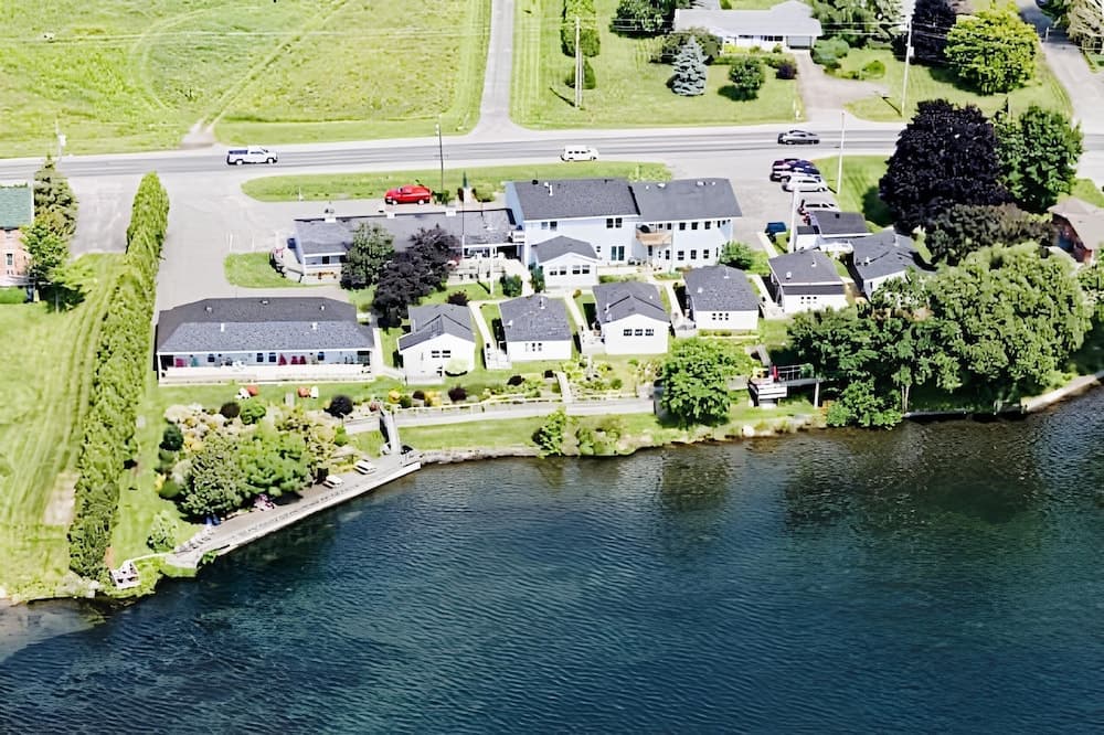 Dewar's Inn on the River